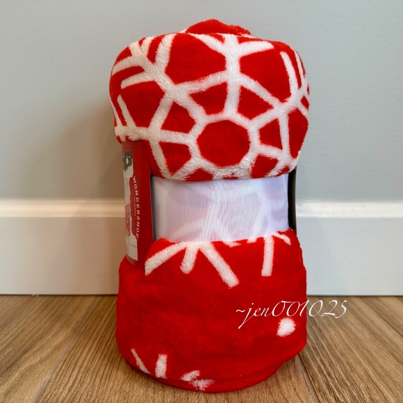Wondershop Snowflake Printed Plush Throw Blanket Red - Picture 8 of 10
